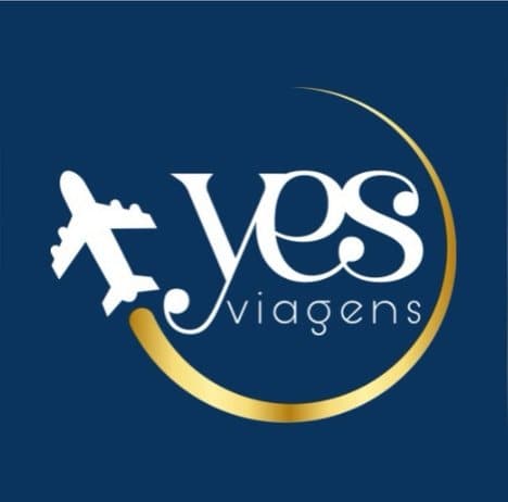 Novo logo da Yes Viagens criado pela Dhallia, com avião e arco dourado sobre azul-marinho.